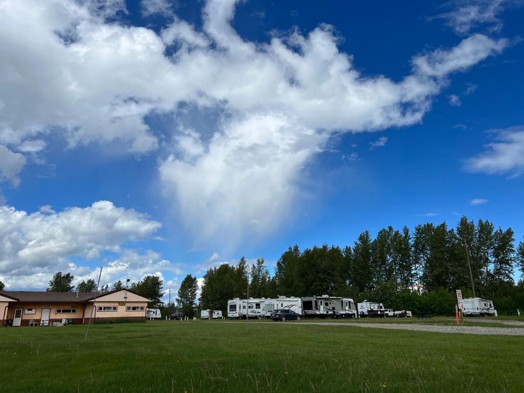 Airport Inn Quesnel Exterior foto