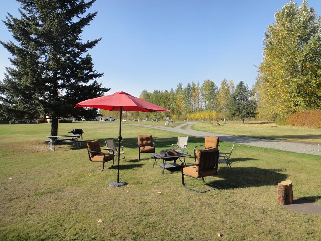 Airport Inn Quesnel Exterior foto