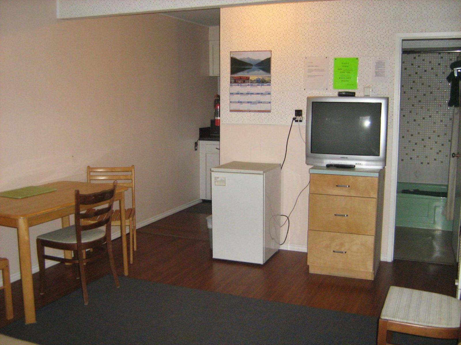 Airport Inn Quesnel Habitación foto